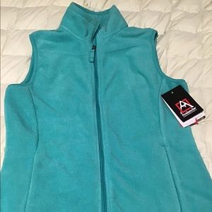Fleece vest mint color zipper front